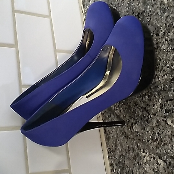 Anne Michelle Blue/Black Platform Spiked Heels. Size 8.5 - Picture 2 of 10